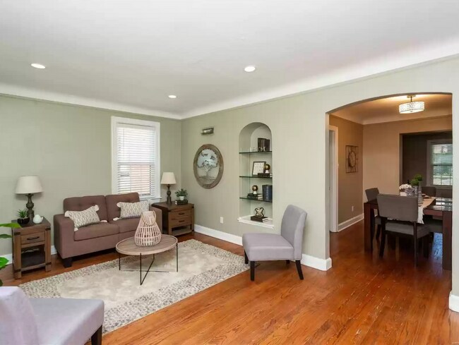 Foto del edificio - 8739 White Ave