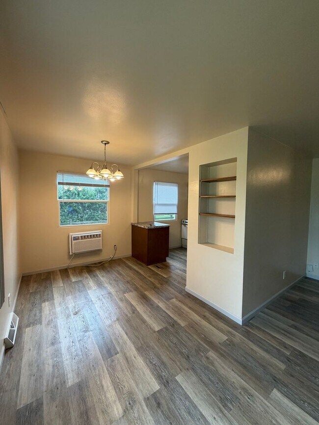 Foto del edificio - 3309 E Edgemere Dr