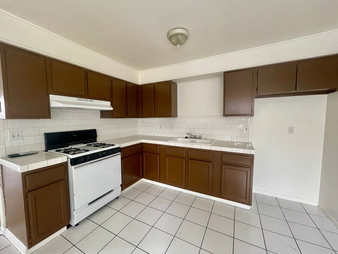 Foto principal - Specious 2 Bedrooms 1 Bathroom with Parking!