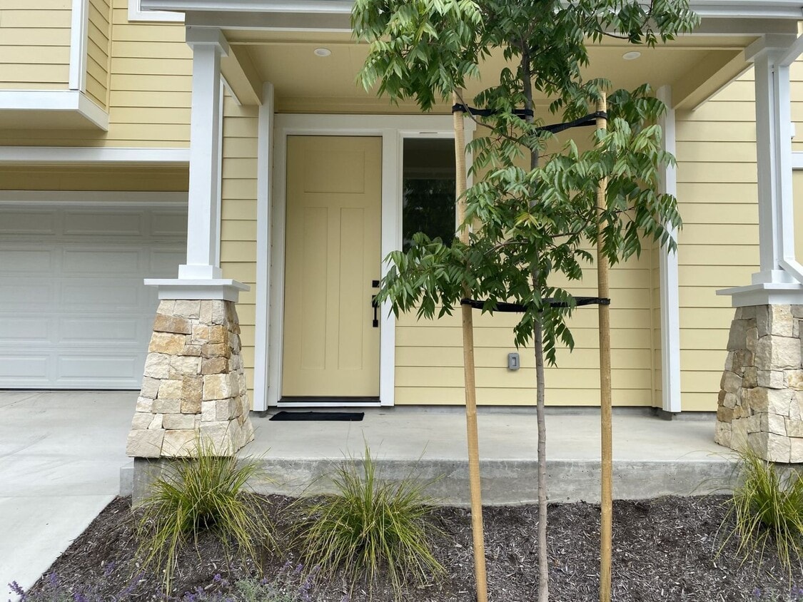 Primary Photo - Newer 3 Bedroom, 2.5 Bath, 1808 Square Foo...