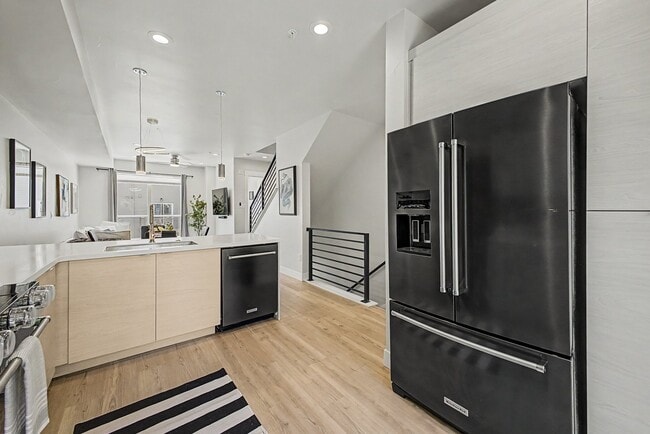 Building Photo - 3437 W 63rd Pl