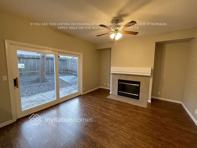 Foto del edificio - 8848 Redwater Dr