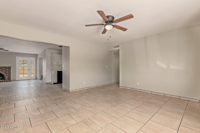 Building Photo - 5608 W John Cabot Rd