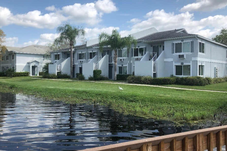 Exterior view of building - 4145 Dolphin Dr