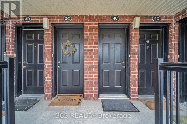 Building Photo - 45 Cedarhill Crescent