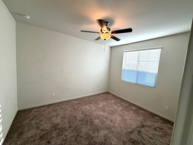 Foto del edificio - Beautiful 4BR/3BA single-story home in Harvest Queen Creek! Built in 2021 with 2,306 SF, den, che...