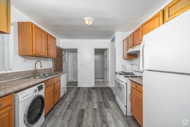 3BR, 2BA - 1,200SF - Kitchen - 1554 S Stanley Ave