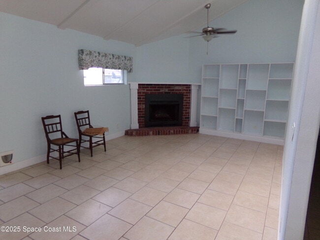 Building Photo - 1131 Glenham Dr NE