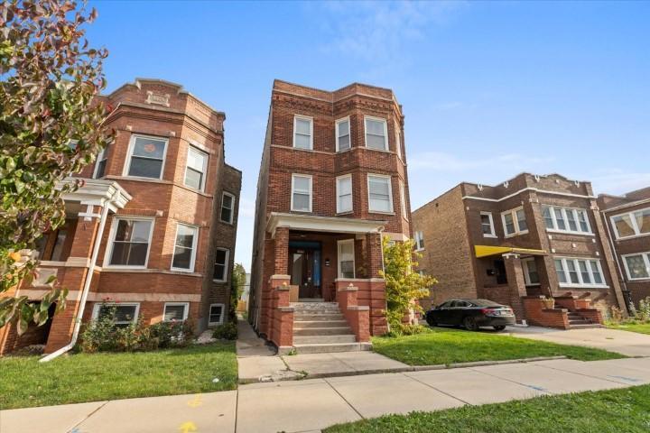 Foto principal - 2 bedroom in Chicago IL 60618