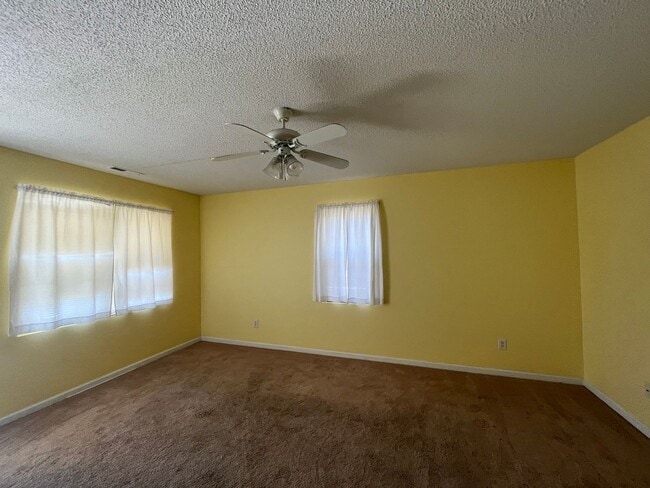 Building Photo - 212 Oak Grove Ave