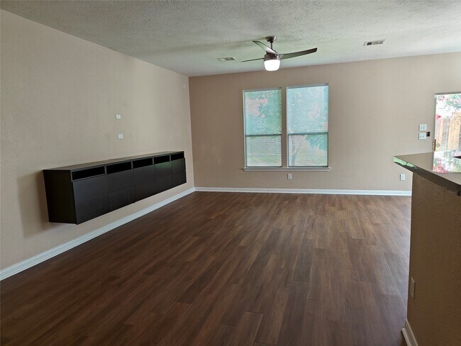 Foto del edificio - 7915 Moss Springs Ct