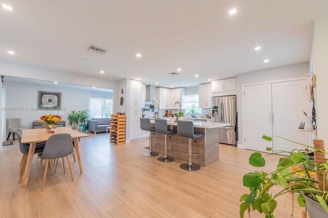Foto del edificio - 2300 SW 10th St
