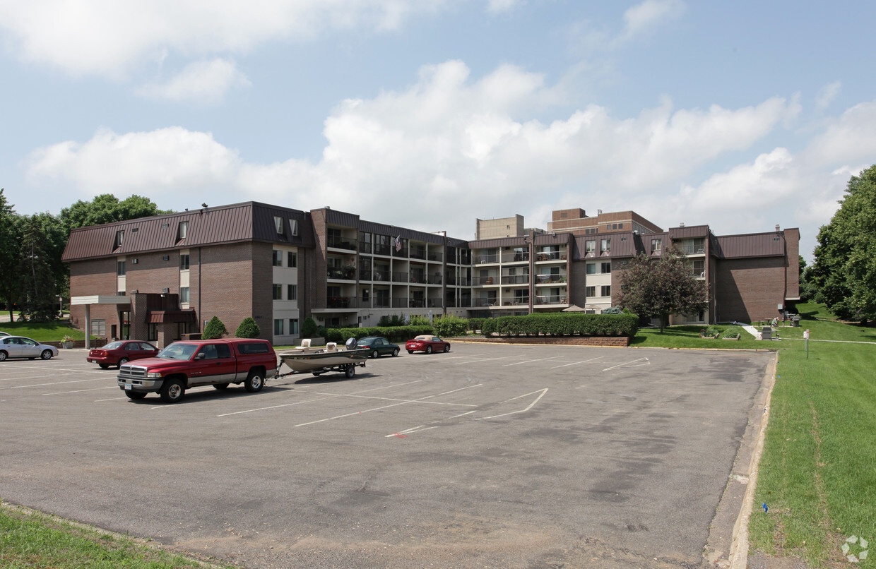 Foto principal - Wolfe Lake Apartments