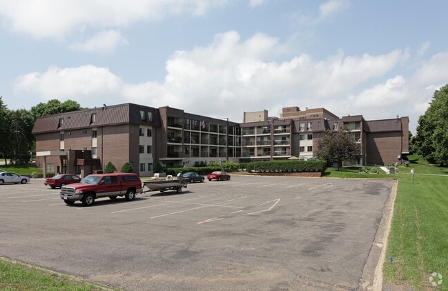 Primary Photo - Wolfe Lake Apartments