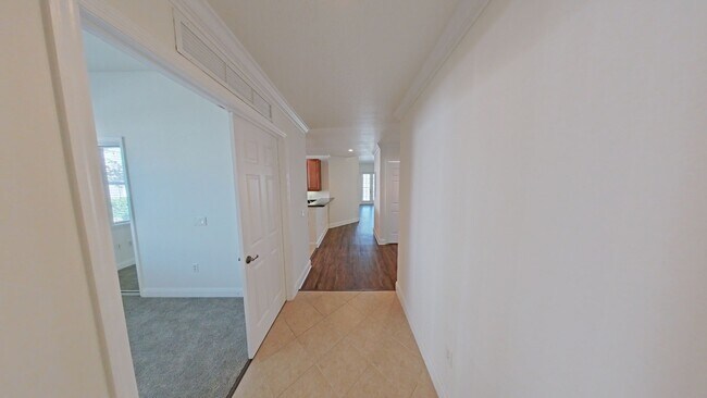 Building Photo - Lovely 3/2 Luxury Condo In Reunion