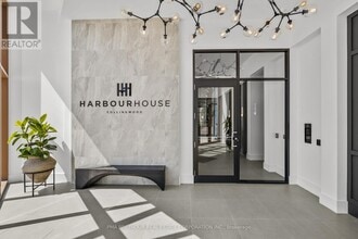 Building Photo - 31 Huron St