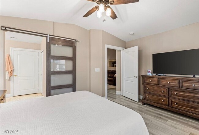 Foto del edificio - GORGEOUS 3 BEDROOM 2 BATH HOME