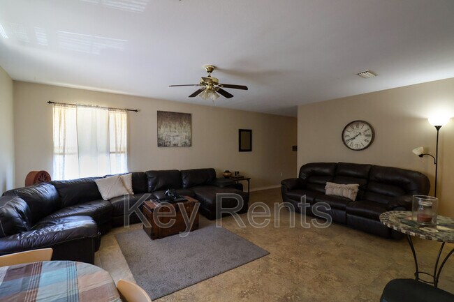 Building Photo - 405 E Palmetto Ave
