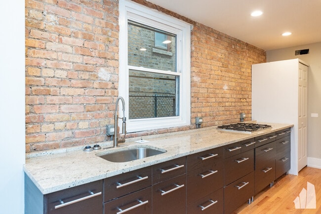 Foto del edificio - 1122 W Addison St