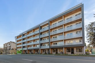 Building Photo - 32110 Hillcrest Av