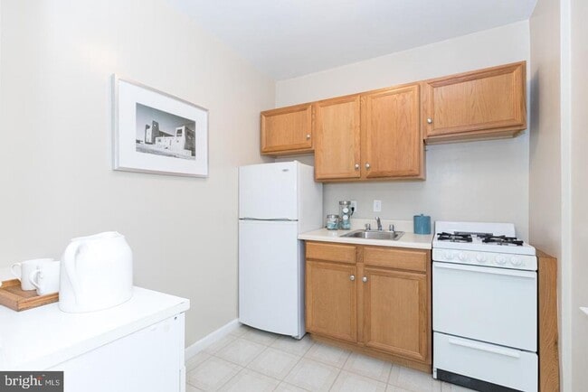 Building Photo - 135 S 19th St