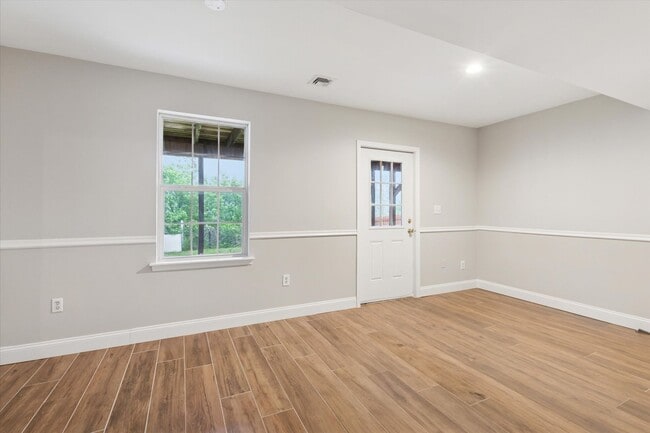 Building Photo - 3B/4B Townhome in Phoenixville!
