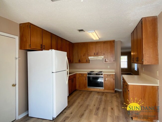 Building Photo - Wonderful 3 Bedroom Home in Fort Walton Beach