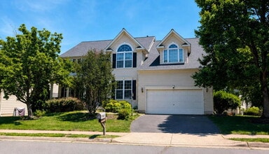 Building Photo - 820 Saddleback Pl NE