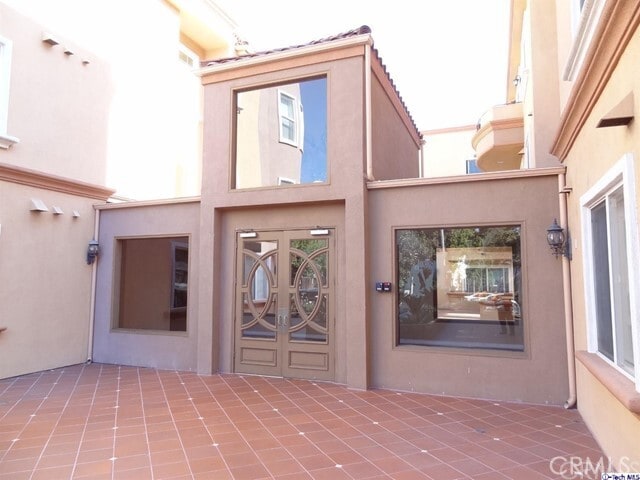 Building Photo - 414 E Valencia Ave