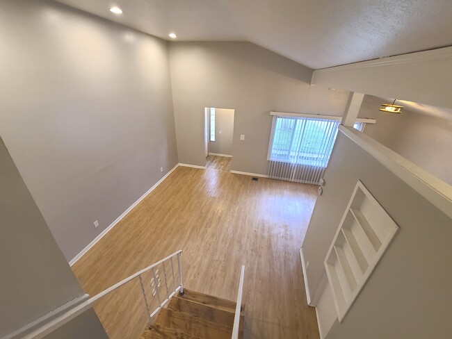 Living room, foyer - 382 Sprague Rd
