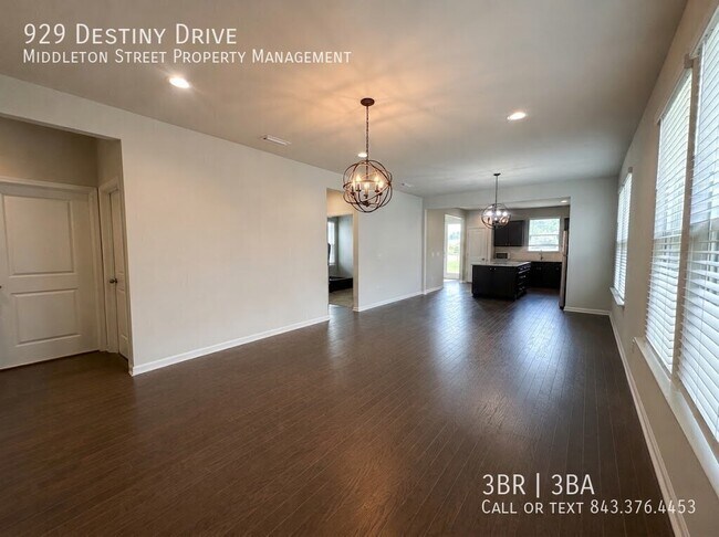 Foto del edificio - 929 Destiny Dr