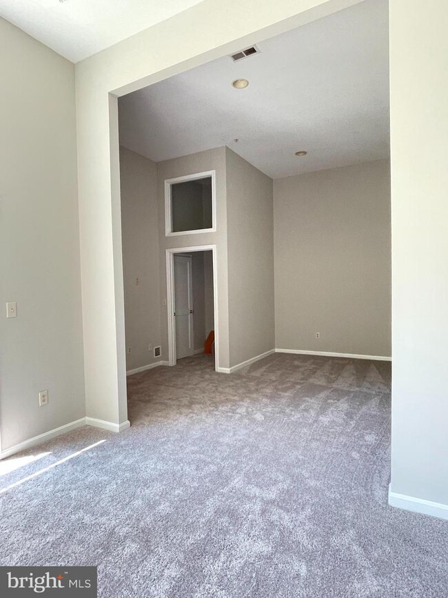 Building Photo - 8 Waddington Ln