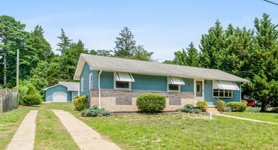 Building Photo - 183 Chestnut Neck Rd