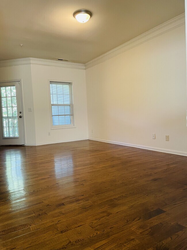 Foto del edificio - 8845 Fairview Bluff