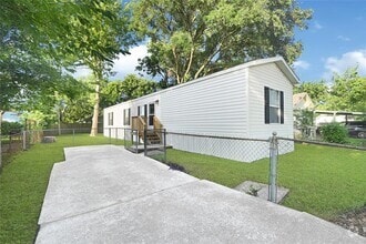 Building Photo - 113 Schilling Ave