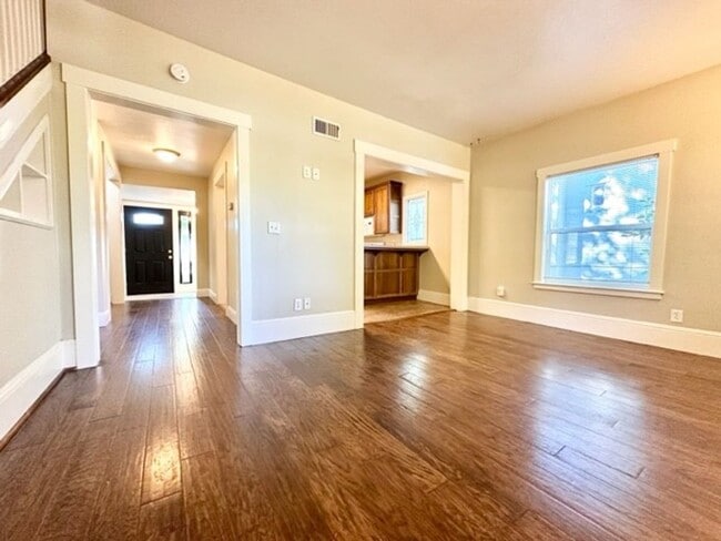 Building Photo - 839 Rio Chico Way