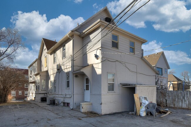 Building Photo - 1309 S 32nd St
