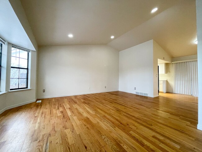 Building Photo - Renovated 3 bedroom 2 bathroom home in quiet Arvada neighborhood! Available NOW!!