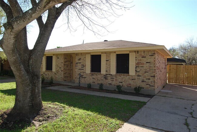 Building Photo - 4710 Pine St