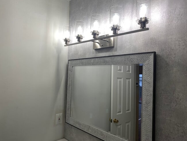 Building Photo - 259 S Pickett St