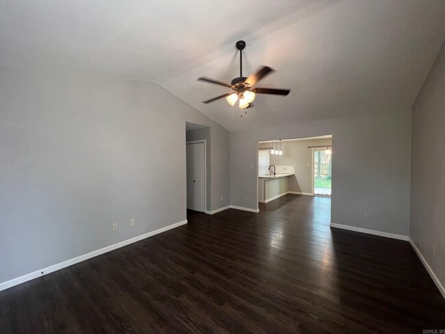 Building Photo - 1011 Green Valley Dr