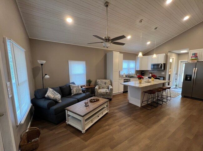 Foto del edificio - 637 Deck Valley Rd