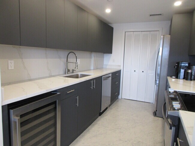 Foto del edificio - 859 Jeffery St