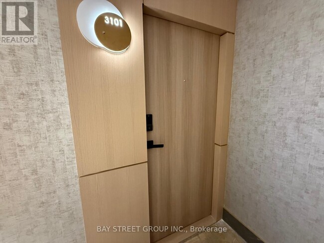 Building Photo - 21 Carlton St.