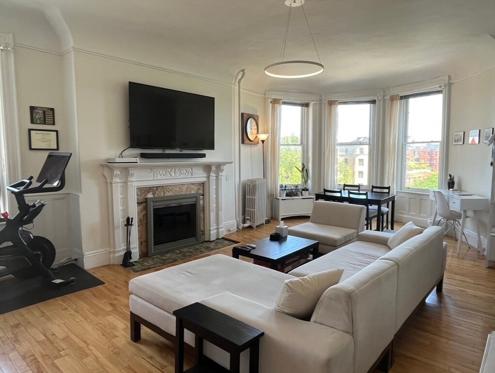 Foto principal - 351 Commonwealth Ave
