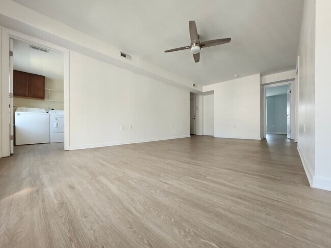 Building Photo - 1211 Villa Ln
