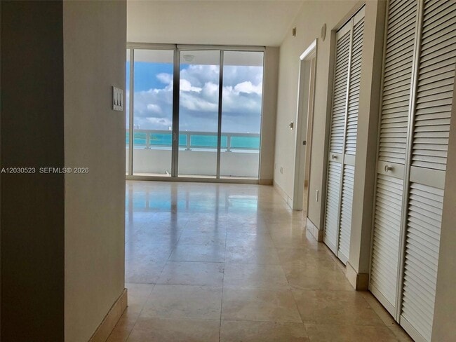 Building Photo - 1800 N Bayshore Dr