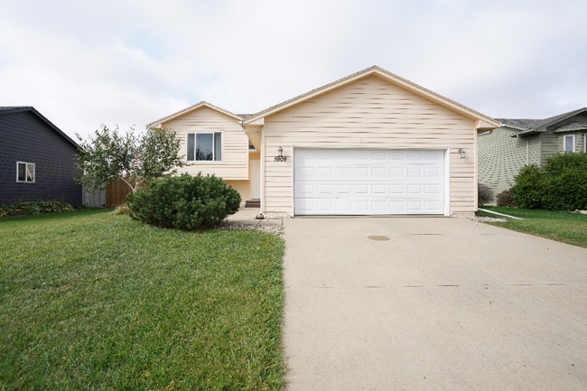 Building Photo - 5909 S Hallow Ave