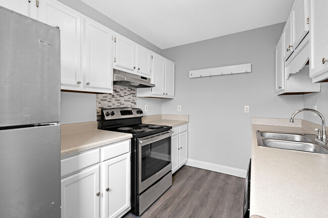 Building Photo - 256 Pine Shadow Dr