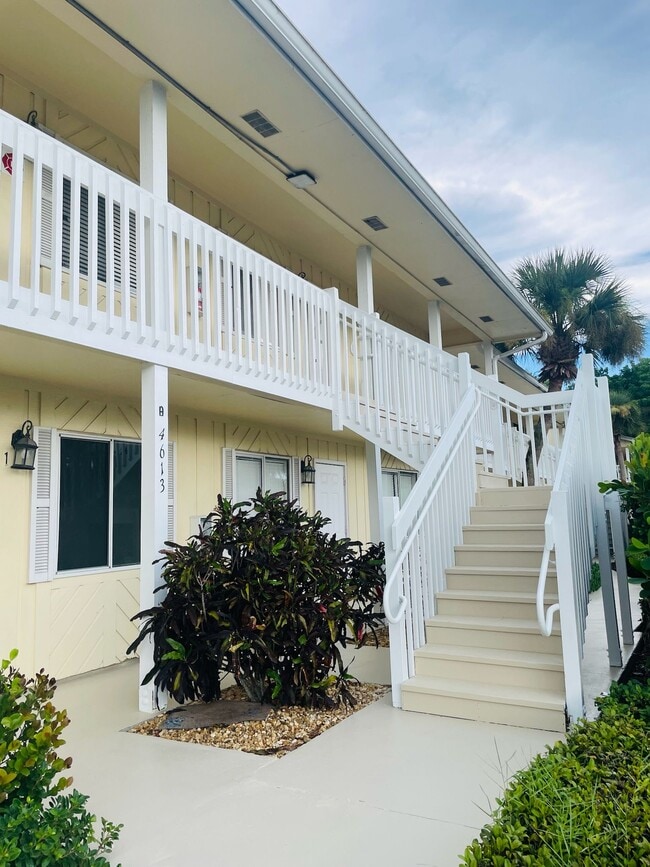 Building Photo - 4613 Bayshore Dr